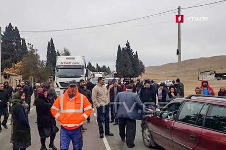Gürcüstandakı azərbaycanlılar etiraz aksiyası keçirdi - YENİLƏNİB