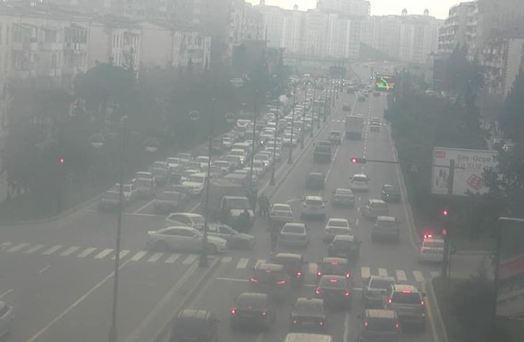 Paytaxtda qəza tıxaca səbəb oldu