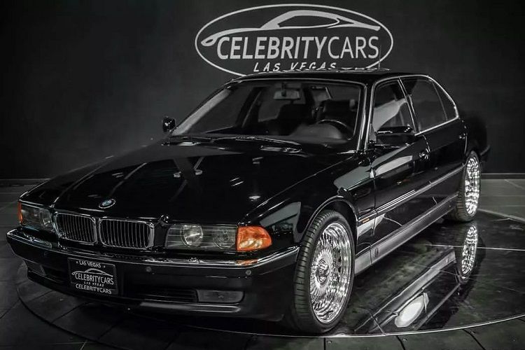 İçərisində məşhur reper Tupakın öldürüldüyü avtomobil satışa çıxarılıb