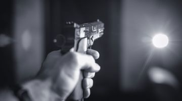 Rusiyada naməlum şəxs kənd sakinini travmatik silahla öldürüb