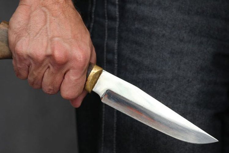 Kənd sakinini bıçaqlayan keçmiş məhkum saxlanıldı