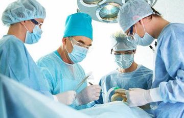 Əməkdar artist əməliyyat olunur - SİNƏSİNİ KİÇİLDİR