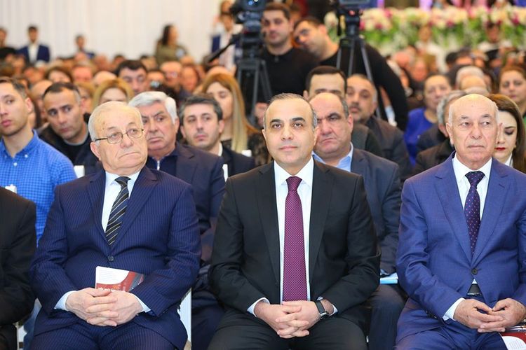 Azay Quliyevlə ilk görüşdə böyük izdiham yaşandı - VİDEO