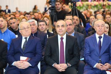 Azay Quliyevlə ilk görüşdə böyük izdiham yaşandı - VİDEO