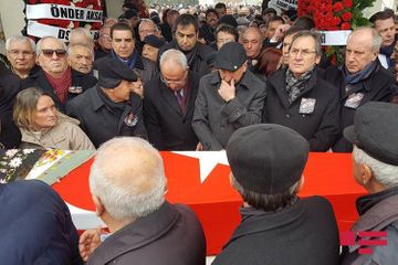 Ecevitin xanımı Rahşan Ecevit dəfn edilib