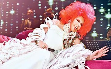 Azərbaycanlı pərəstişkarı Bülənt Ərsoya BAHALI ÜZÜK BAĞIŞLADI