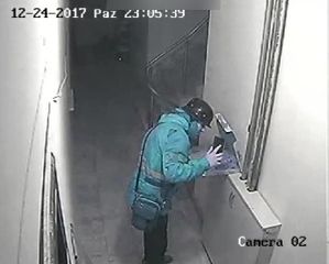 Müştəriyə gətürdüyü pizzaya tüpürdü: cəzası ağır olacaq 