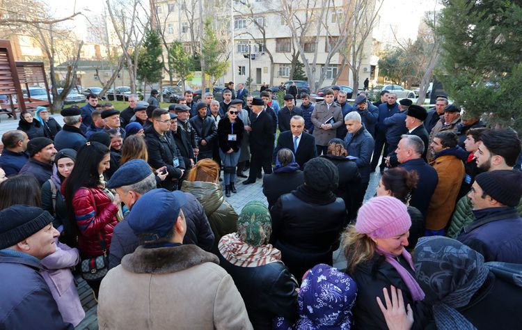 Azay Quliyev 7-ci mikrorayon, Fərman Məlikov küçəsinin seçiciləri ilə görüşüb - FOTO