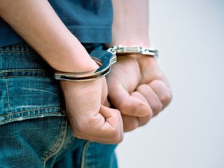 16 yaşlı keçmiş məhkum yenidən saxlanıldı - SƏBƏB