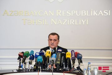 Nazir zəlzələ bölgəsindən qaytarılan tələbələrdən danışdı