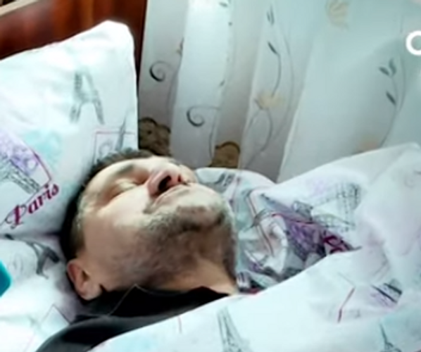 Yataq xəstəsi olan Ağakərimin SON HALI - Heç kimi tanımır - VİDEO