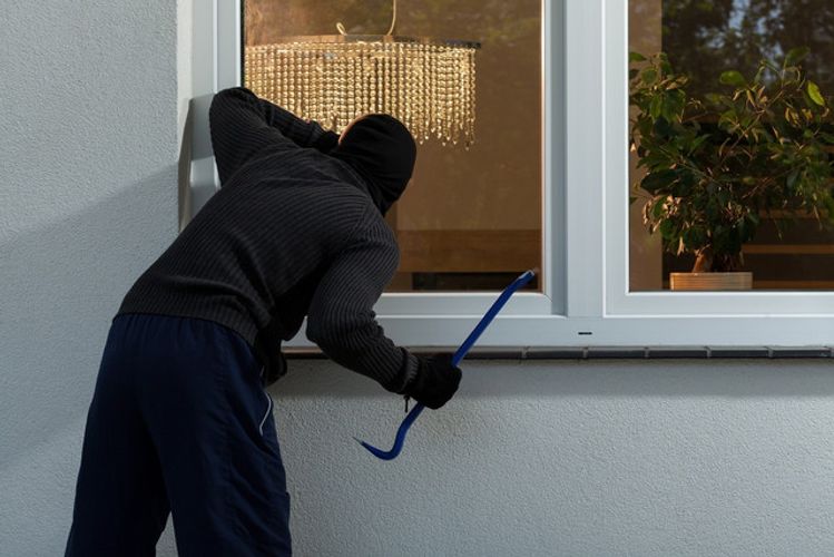 Keçmiş məhkum evlərdən külli miqdarda oğurluq etdi