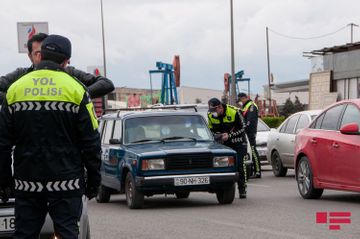 "Bir sual, bir cavab" - Bakıda postlar niyə yığışdırılır?