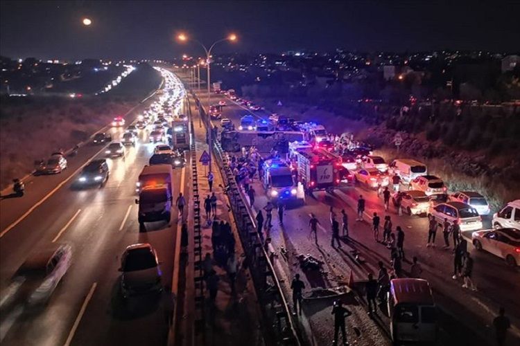Türkiyədə avtobus aşdı: 1 ÖLÜ, 17 YARALI VAR
