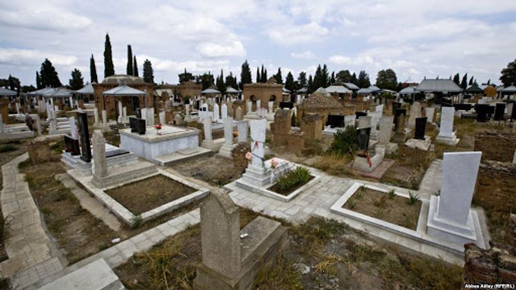 Bakıda məzarların hasarları oğurlandı