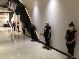 "Sabunçu bazarı"nda gizli işləyən kafe: 8 qadın saxlanıldı - FOTO
