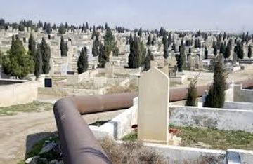 Azərbaycanda məzar yeri satan bələdiyyə işçisi həbs edildi