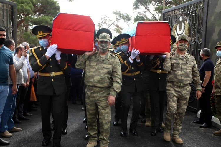 Şəhid zabitlərimizlə vida mərasimi keçirildi - FOTO