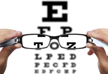 Eynək gözləri tənbəlləşdirir?