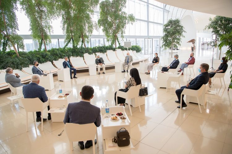 Prezidentin köməkçisi bir sıra ziyalı və ictimai xadimlərlə görüşdü - FOTO