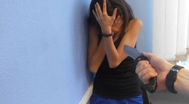 Qonşu qızı öldürmək istəyən tutuldu