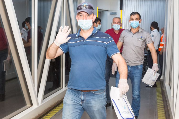 117 nəfər azərbaycanlı AZAL-ın reysi ilə Almatadan Vətənə qayıdıb - FOTO