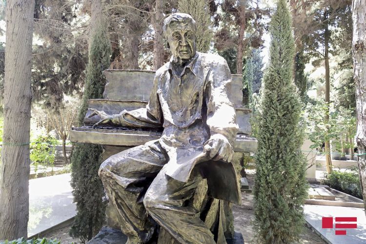 Arif Məlikovun abidəsi qoyuldu
