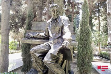 Arif Məlikovun abidəsi qoyuldu