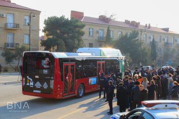 İctimai nəqliyyatdakı sıxlığın qarşısını almaq üçün YENİ TƏKLİF