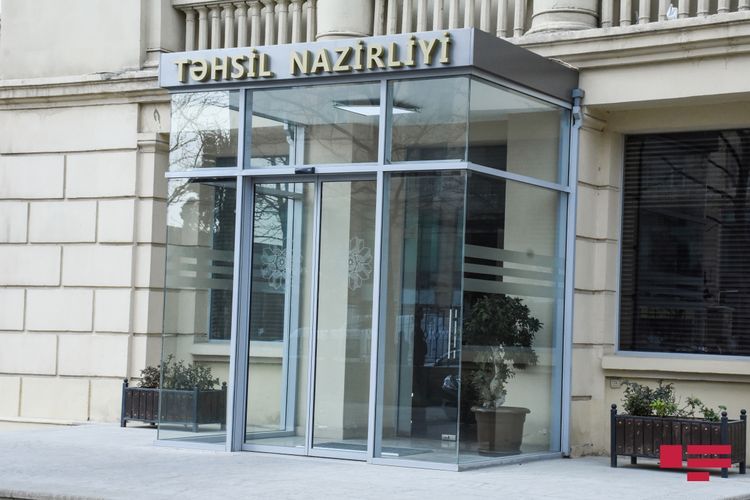 Minlərlə müəllim iş yerini dəyişmək istəyir - RƏSMİ
