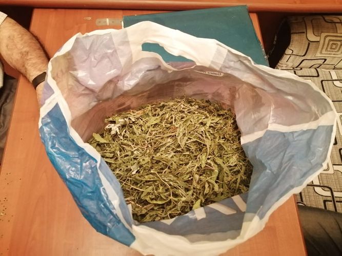 Torbasından 2 kilodan çox narkotik çıxdı - FOTO