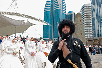 Ramzan Kadırov yüzlərlə kişiyə arvad almağa yardım etdi