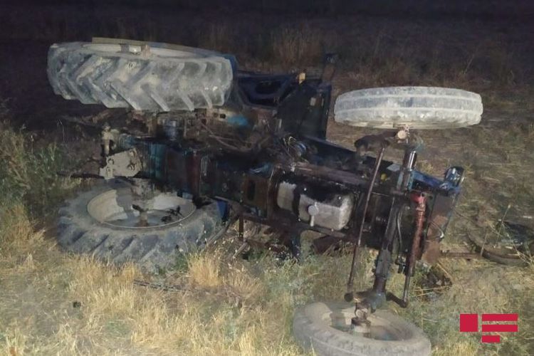 Ata traktoru aşırdı, oğlu öldü 