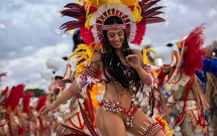 Braziliya karnavalı koronavirusa meydan oxudu: rekord izləyici - FOTOLENT