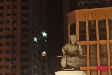 Xətainin heykəli YENİ MƏKANINDA - FOTO - YENİLƏNİB