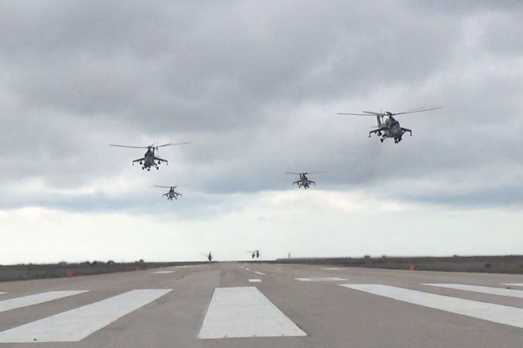 Döyüşə hazır təyyarə və helıikopterlər ehtiyat aerodroma çıxarıldı - FOTO - VİDEO