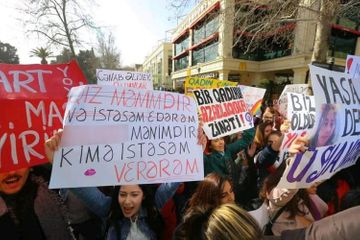 Feministlərin aksiyası qadın hüquqlarının müdafiəsi ilə bağlı idi? - VİDEO