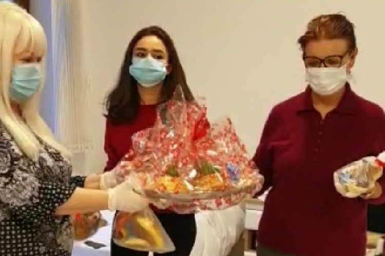 Masallı xəstəxanasında karantinə alınan şəxslərə bayram sovqatları paylanıb - VİDEO