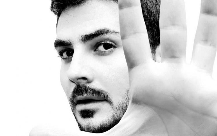 “Bahalı müğənni”lərə Elçindən qınaq: "Gülməlidir"