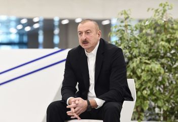 "Elə adam var ki, bir manat köçürür, ona “Çox sağ ol!” deyirik" - İlham Əliyev
