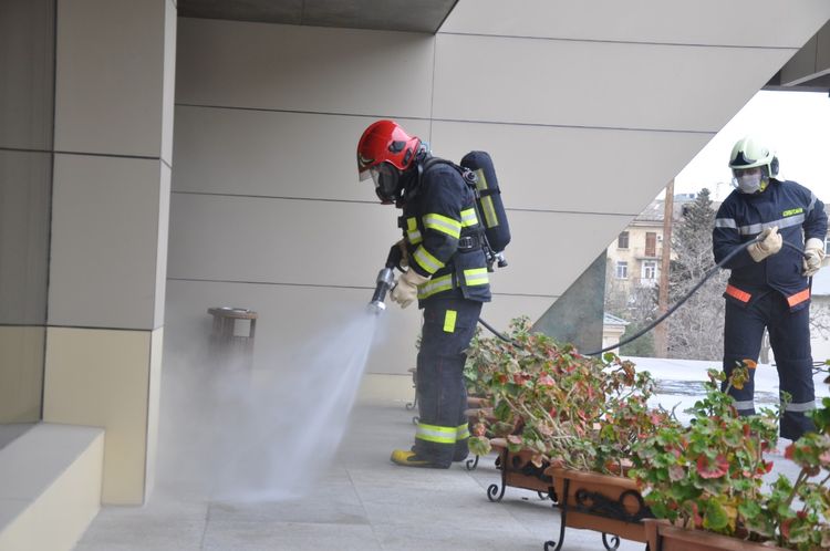 FHN Bakı küçələrini belə dezinfeksiya edir - VİDEO - FOTO