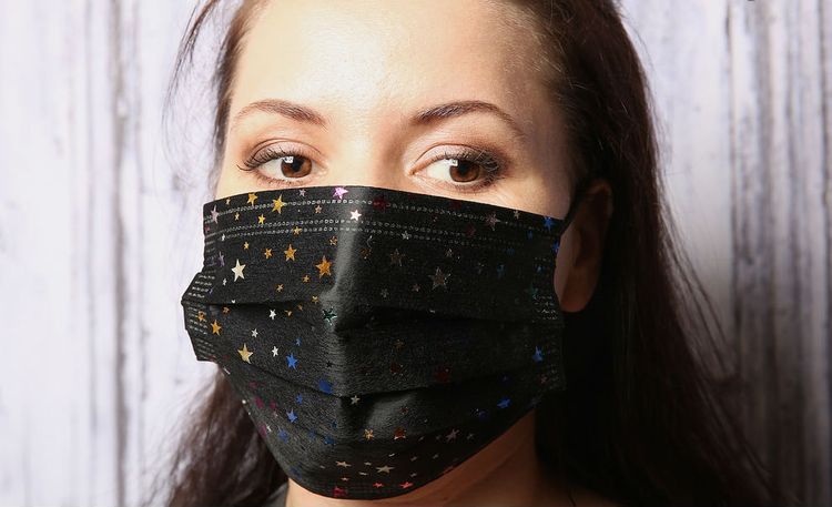 Koronavirus tibbi maskanın üzərində nə qədər qalır? – Alimlər açıqladı