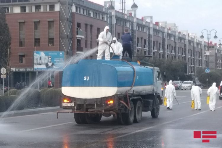 Sumqayıtda küçə və prospektlər xüsusi məhlullarla yuyulur - FOTO