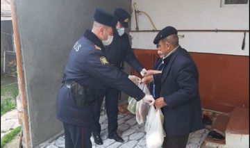 Polis əməkdaşları tənha, ahıl şəxslərin evlərinə baş çəkib - FOTO