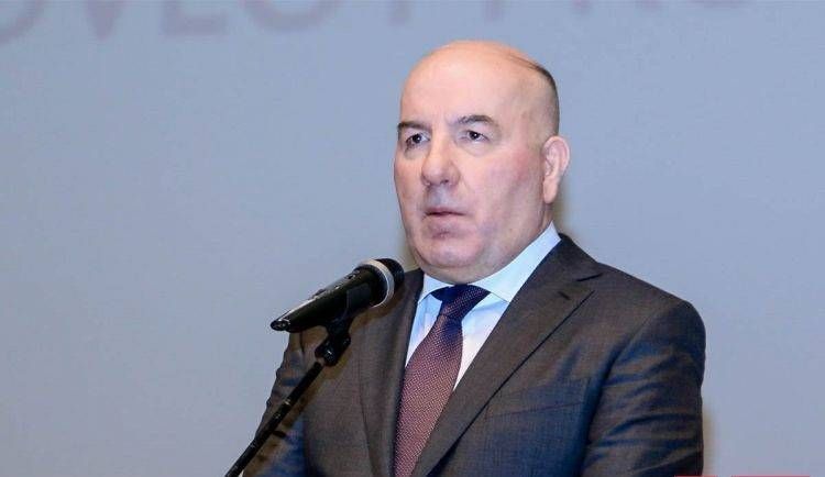 Elman Rüstəmov "Amrahbank"ın işçilərinin etirazından DANIŞDI