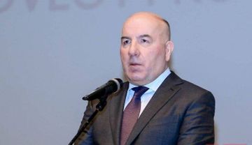 Elman Rüstəmov "Amrahbank"ın işçilərinin etirazından DANIŞDI