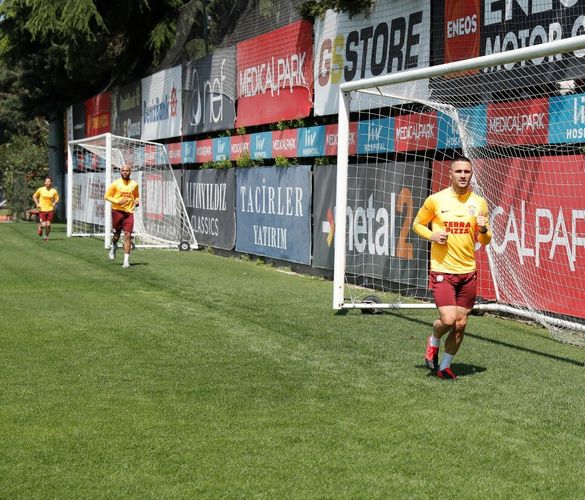 “Qalatasaray” məşqləri bərpa etdi