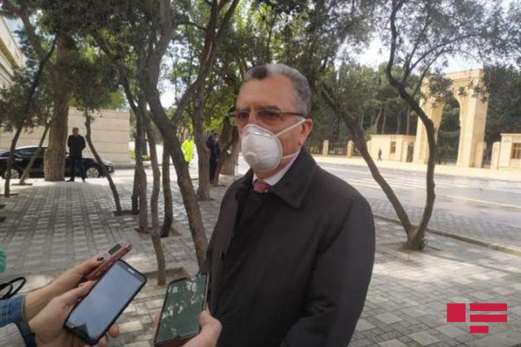 Eldar Əzizov Bakının rayonlarının icra başçılarının fəaliyyətindən danışdı
