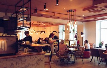 Restoranlarda nələrə diqqət etməliyik? – Tanınmış həkimdən məsləhətlər