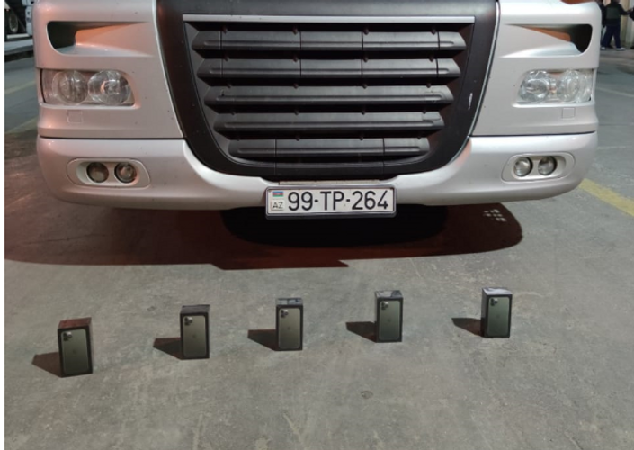 Xaricdən gətirilən telefonlar ölkəyə buraxılmadı - FOTO